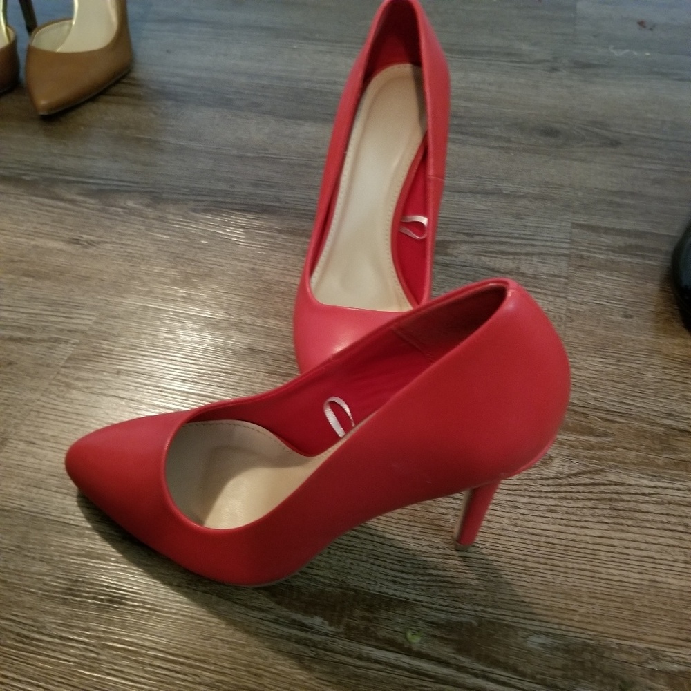 Red heels - Picture 2 of 2
